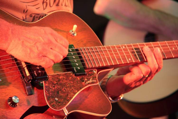 COURS DE GUITARE A PLAN DE CUQUES PROCHE DE MARSEILLE 13012